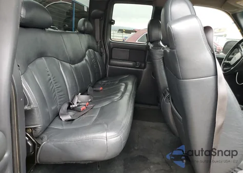 2002 Chevrolet Silverado K2500 Heavy Duty z USA, uszkodzony, nr VIN 1GCHK29U52E202272